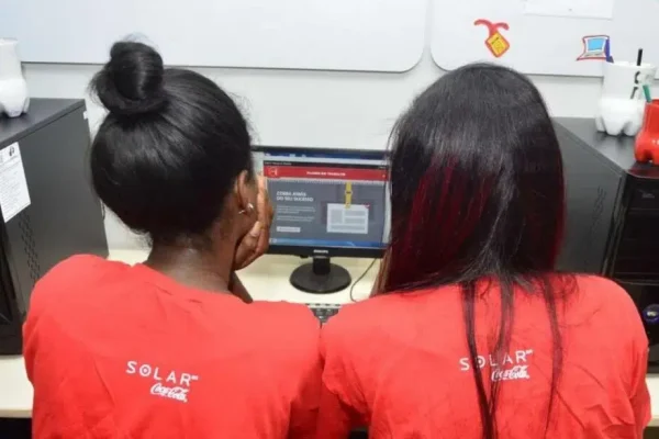 Noes-de-Negocios-Jovens_Coca-Cola_Foto_Jefferson-Peixoto_Secom_Pms-411-1024x614.jpg