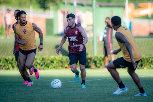Pochettino pode estrear pelo rubro-negro contra o Vasco (Foto: Victor Ferreira/ EC Vitória)