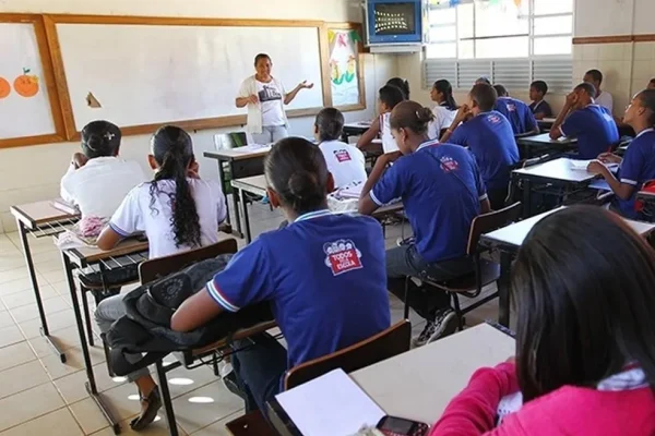 Professores-da-rede-estadual-comecam-a-receber-pre0127039200202405140819-ScaleDownProportional