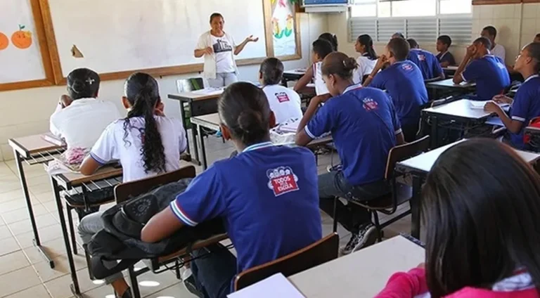 Professores-da-rede-estadual-comecam-a-receber-pre0127039200202405140819-ScaleDownProportional