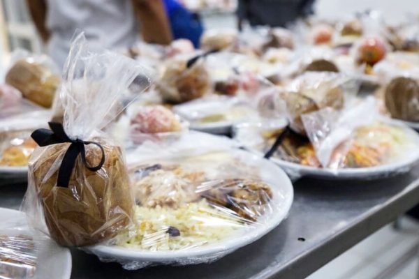 Restaurante-Popular-de-Salvador-celebra-o-Natal