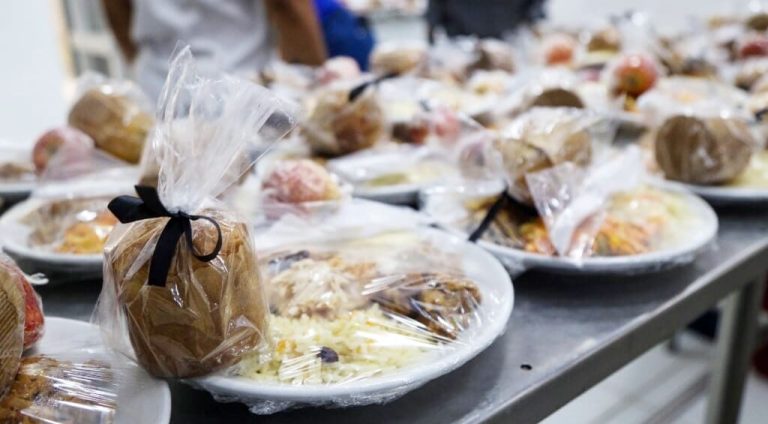 Restaurante-Popular-de-Salvador-celebra-o-Natal