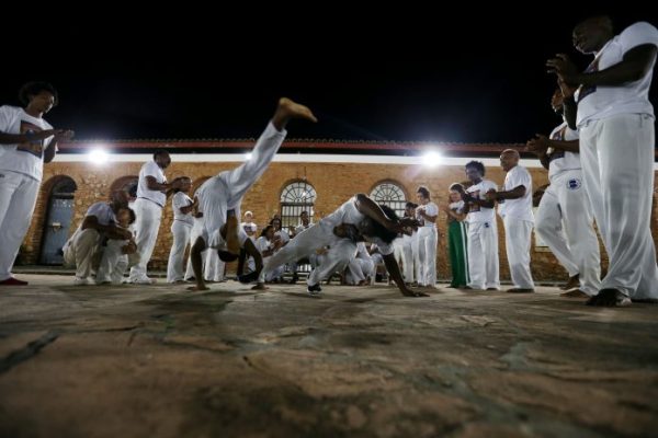 Roda-de-Capoeira_regional_homenageia_Mestre_Bimba_fotoPAULAFROES_GOVBA-696x464
