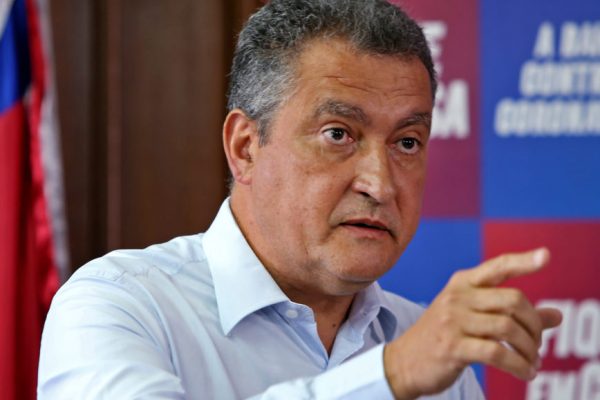 Salvador BA 12 05 2020 O governador da Bahia Rui Costa e mais 5 governadores do Norte e Nordeste anunciam  não irão seguir novas diretrizes do governo Federal  sobre serviços essenciais durante pandemia foto Paula Froes/Govba