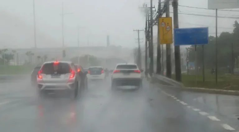 Salvador-amanhece-com-chuva-moderada-e-populacao-s0127123100202405200948-ScaleDownProportional