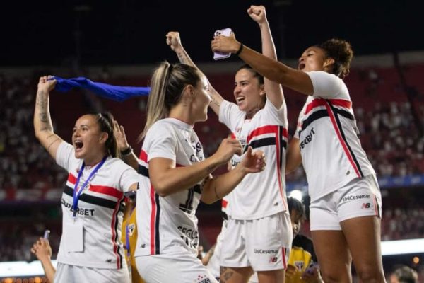 Sao-Paulo-conquisa-titulo-do-Brasileirao-feminino-sobre-o-Corinthians-no-Morumbi-scaled-aspect-ratio-512-320