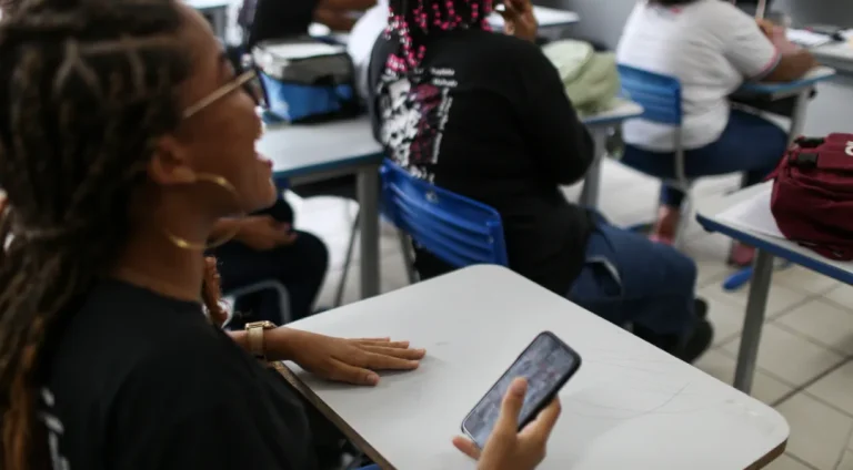 Senado-aprova-novo-ensino-medio-com-espanhol-obrig0127525100202406192250-ScaleDownProportional