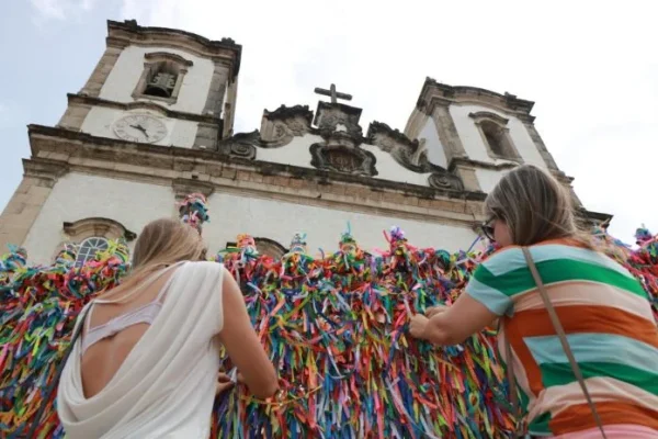 Turistas-Foto-Divulgacao-SeturBA-696x464