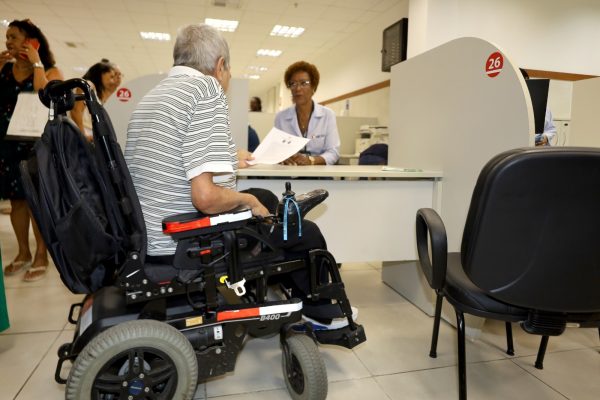 Estado inaugura primeira central de atendimento inclusiva da Bahia