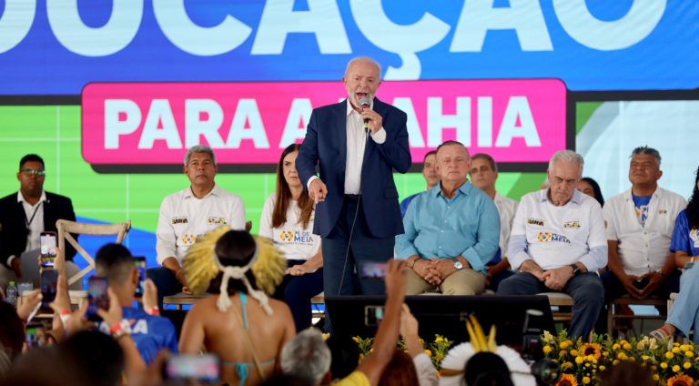 Lula anuncia na Bahia expansão do Programa Pé-de-Meia