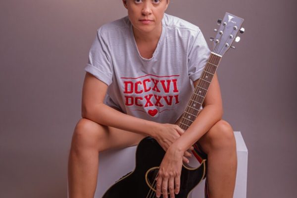 No Dia da Visibilidade Lésbica, Ligia Callaz lança audiovisual de “Amores Pandêmicos”