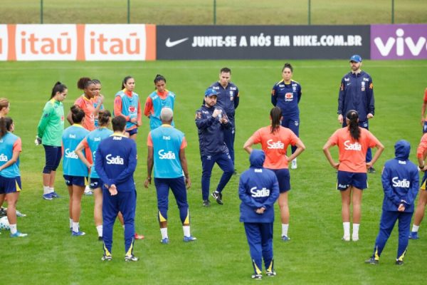Seleção feminina treina em Itu (Foto:  Luciana Vermell / CBF)