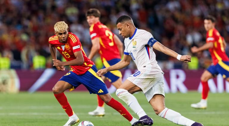 Lamine Yamal e Kylian Mbappé se enfrentaram na Euro e na Liga das Nações. (Foto: FIFA)