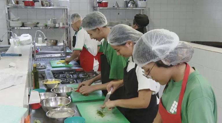 alunos_do_curso_tecnico_de_gastronomia_do_instituto_federal_de_brasilia (1)