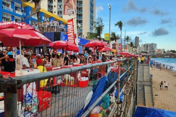 ambulantes-e-prefeito-vivem-disputa-em-salvador-1741011163003_v2_900x506