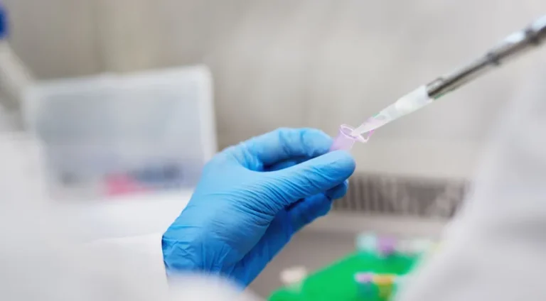 analise_covid_19_coronavirus_laboratorio_ilustrativa-2