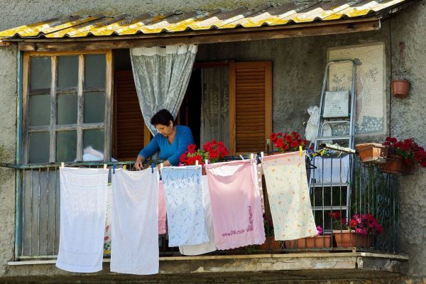PNAD: mulheres gastam quase o dobro de tempo no serviço doméstico. Foto: valtercirillo/Pixabay