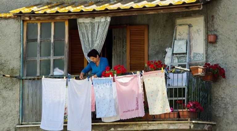 PNAD: mulheres gastam quase o dobro de tempo no serviço doméstico. Foto: valtercirillo/Pixabay