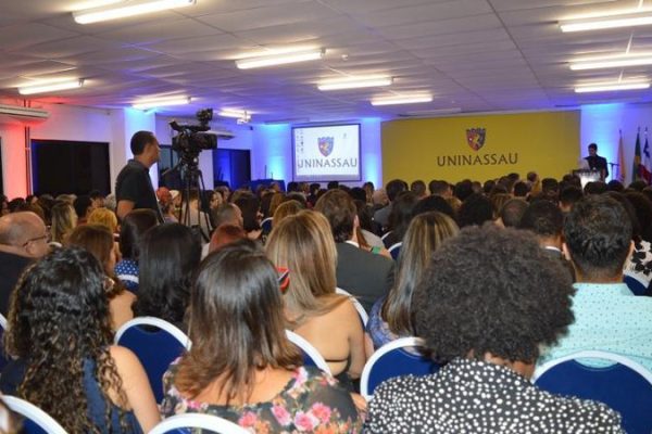 auditorio_lotado_para_a_cerimonia_de_inauguracao_do_centro_universitario_mauricio_de_nassau_salvador_widelg
