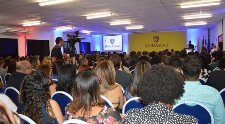 auditorio_lotado_para_a_cerimonia_de_inauguracao_do_centro_universitario_mauricio_de_nassau_salvador_widelg