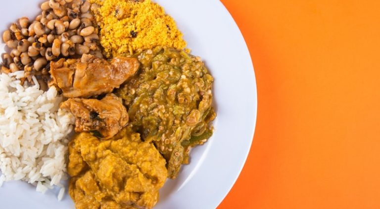 caruru-tradicional-comida-afro-brasileira-tipica-da-bahia_259266-2798