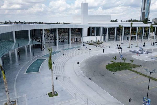 Governo da Bahia inaugura Centro de Convenções e teatro em Feira de Santana