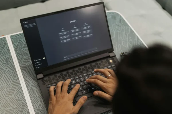 chatgpt-computador-e1755041567877