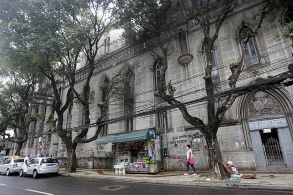 colegio-nossa-senhora-das-merces-localizado-na-avenida-sete-de-setembro-3281628-article