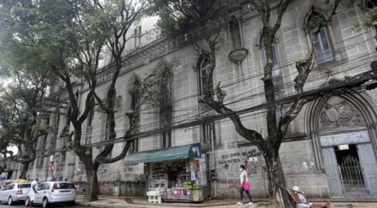 colegio-nossa-senhora-das-merces-localizado-na-avenida-sete-de-setembro-3281628-article
