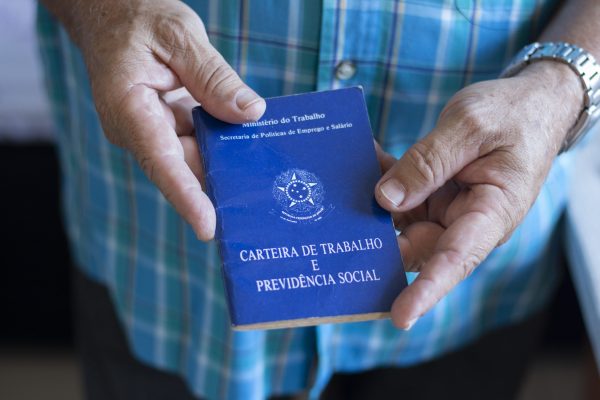 como-tirar-carteira-de-trabalho-scaled-1