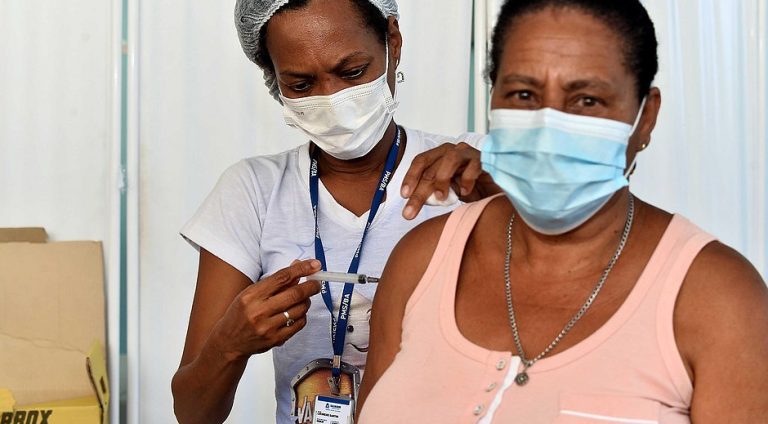 csm_11_01_2022_Vacinao-Gripe-Geral_Foto_Jefferson-Peixoto_Secom_Pms-10_10c978d4cf