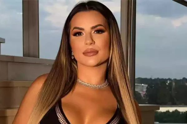 Deolane Bezerra