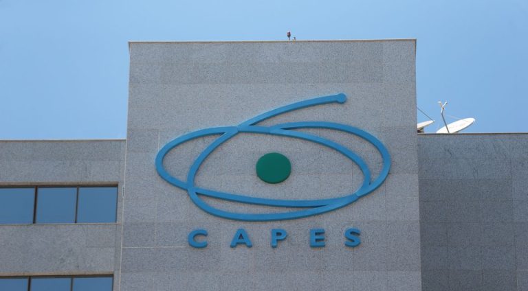 Fachada do edifício-sede da Coordenação de Aperfeiçoamento de Pessoal de Nível Superior (Capes)