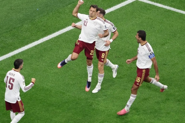 Oyarzabal comemora gol da Espanha