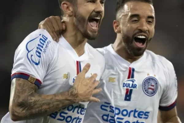 everaldo-comemora-gol-do-bahia-sobre-o-botafogo-em-partida-do-campeonato-brasileiro-1714948262622_v2_450x450.jpg (1)
