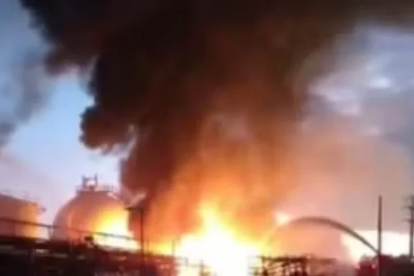 Explosão causa incêndio de grande proporção no Polo Industrial de Camaçari
