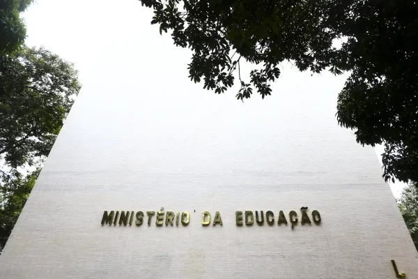 fachada-ministerio_mcamgo_abr_100420231818-31 (1)