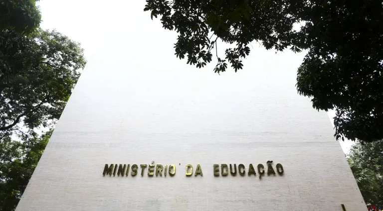 fachada-ministerio_mcamgo_abr_100420231818-31 (1)