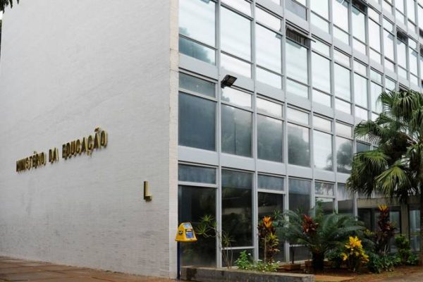 fachada_do_ministério_da_educação_mec_15837724254