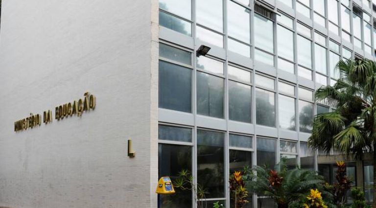 fachada_do_ministério_da_educação_mec_15837724254