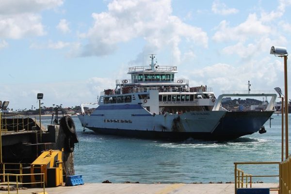 Saída de Salvador pelo Ferry Boat para o São João

Foto: Carol Garcia/GOVBA