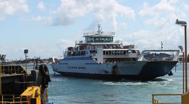 Saída de Salvador pelo Ferry Boat para o São João

Foto: Carol Garcia/GOVBA