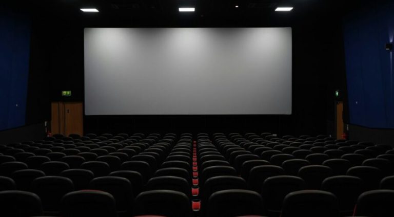 geoffrey-moffett-SaladeCinema-1400x924