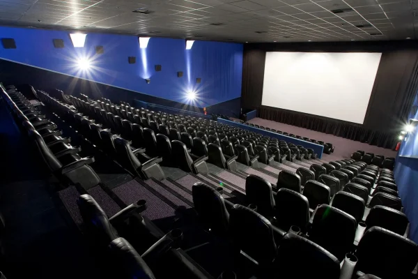 grande-rede-cinemas-anuncia-fechamento-em-tradicio0138596200202604151515