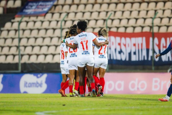 Mulheres de Aço vão às quartas da Copa do Brasil (Foto: Letícia Martins/ EC Bahia)