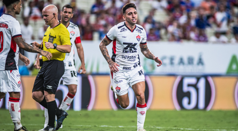 gustavo-mosquito-fez-o-primeiro-gol-do-vitoria-contra-o-fortaleza-2618035-article (1)