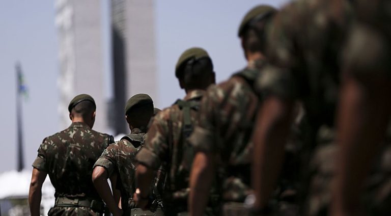 Preparativos finais para o desfile de 7 de Setembro, na Esplanada dos Ministérios.