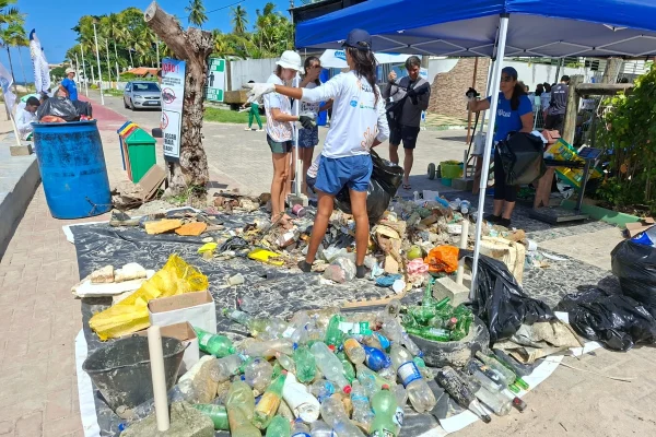 iniciativa-do-projeto-mares-mobiliza-comunidade-escolar-e-mergulhadores-para-limpeza-da-faixa-de-areia-e-do-ambiente-subaquatico-3246150-article