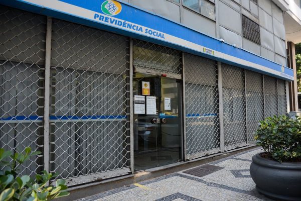 Instituto Nacional do Seguro Social (INSS) volta atendimento presencial nas agências.