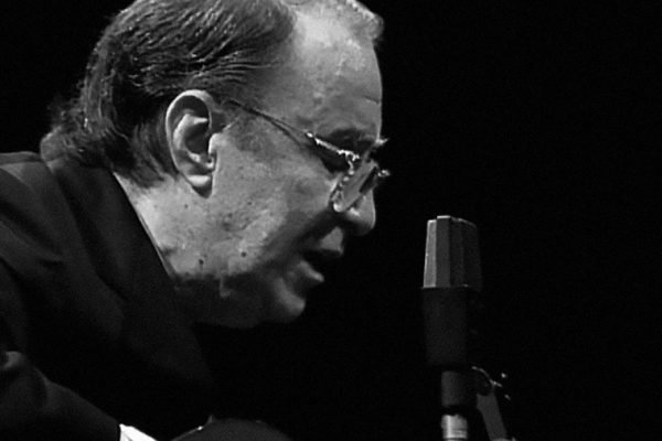 joaogilbertoinedita_alo_alo_bahia Rio de Janeiro (RJ) - Projeto Relicário - A capa do álbum reproduz grafite feito pelo artista visual Speto, em 2020, em homenagem a João Gilberto. Foto: Divulgação/Acervo Sesc Audiovisual